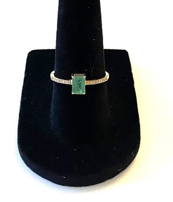 EMERALD & DIAMOND RING. Solid 14k Yellow Gold Metal Purity. Emerald Cut.Vintage