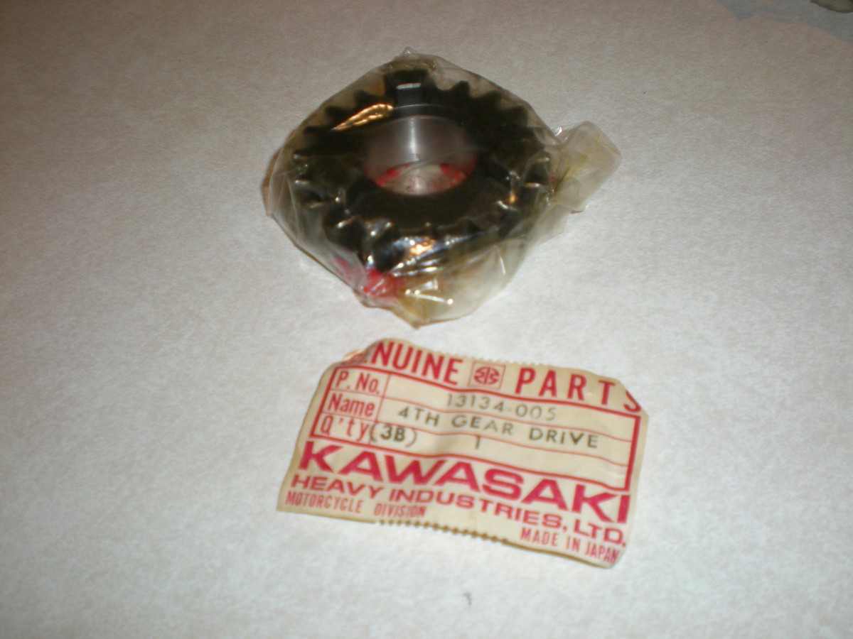（*）様 （＾_＾） New NOS Genuine Kawasaki 4th Gear Drive Shaft 20T F5 F8 F9 Bison