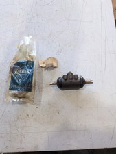 Read 1968 Volvo 122 New Drum Brake Wheel Cylinder 673391