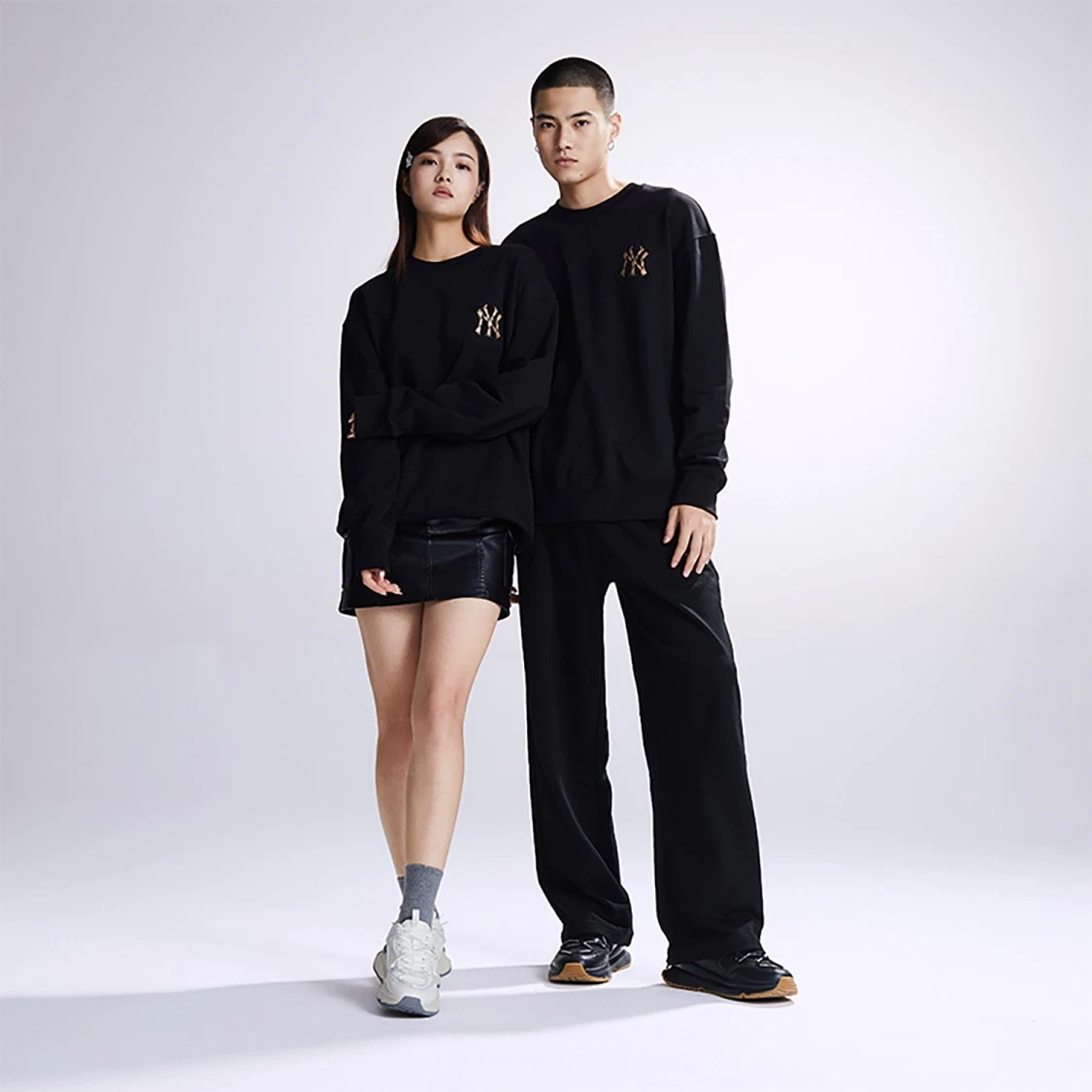 Retro Solid Color Logo Print Sports Crewneck Sweatshirt Unisex