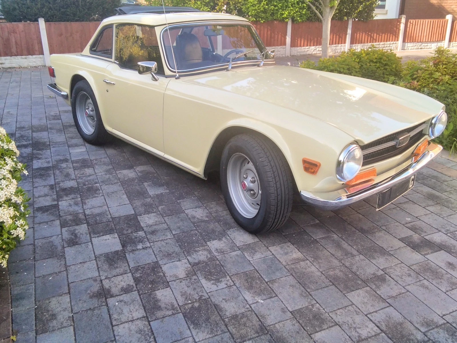 1969 Triumph TR6 Jasmine Yellow LHD