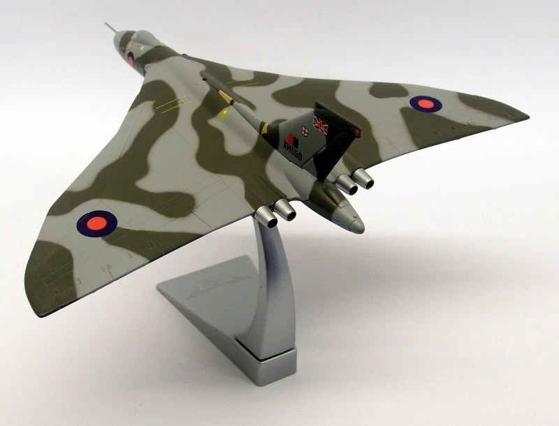 Corgi 1/144 Scale 48303 - Avro Vulcan B2 XH558 First & Last In Service - Image 3 of 4