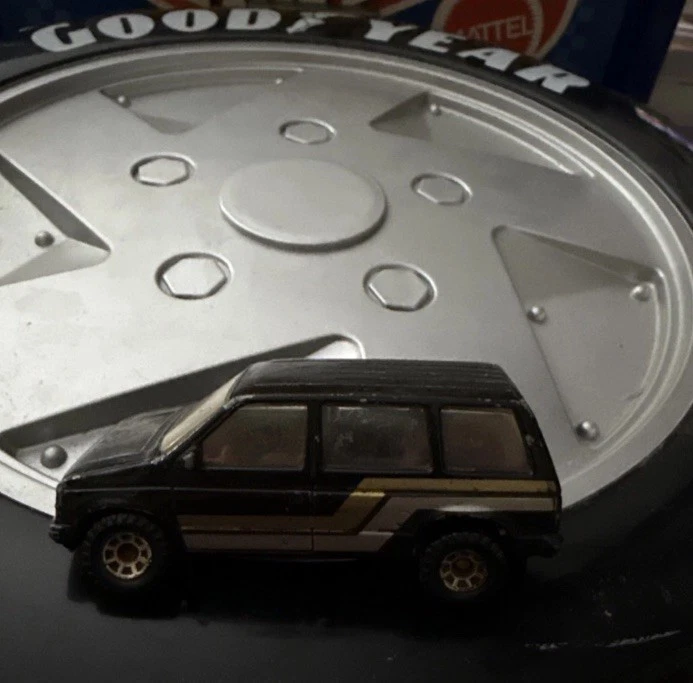 MATCHBOX 1984 DODGE CARAVAN - Image 3 of 4