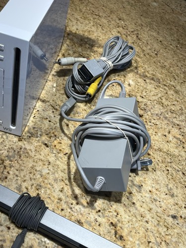 Nintendo Wii White Console RVL-001 Gamecube Compatible Bundle Tested Working - Picture 2 of 11