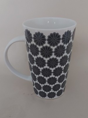 Maxwell & Williams Daisy Shadow Tasse entworfen von Claire Chilcott 12 Blütenblätter Design