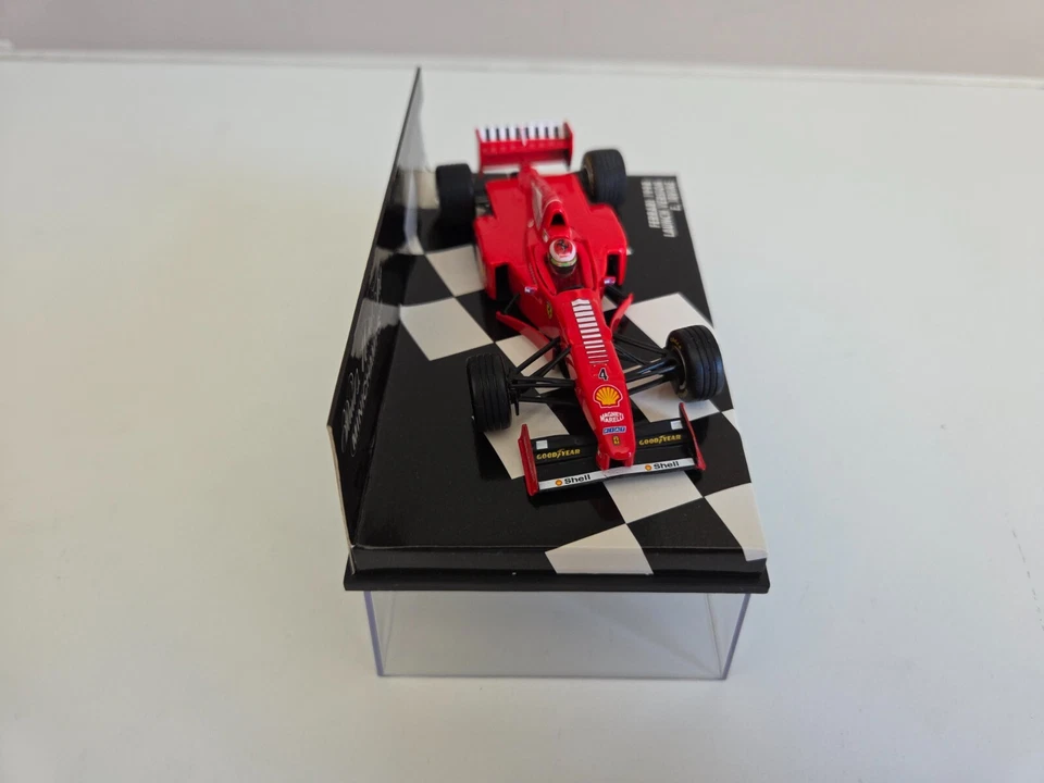 Minichamps 1/43 Ferrari F310B E. Irvine - versione lancio 1998 - 430980094 - Immagine 2 di 4