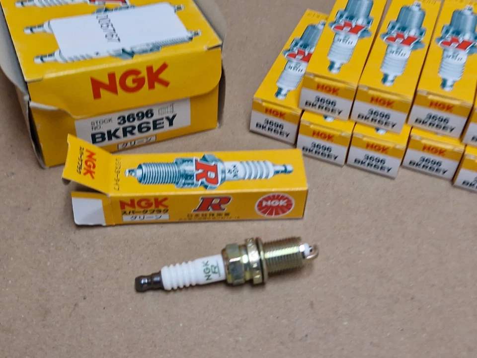 X10 NGK 3696 Spark Plug BKR6EY For Nissan Primera 100NX Largo Sunny 2240153J06 - Image 3 of 4
