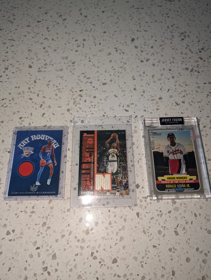 (3x) Lote de parche GU de 3 colores de Ronald Acuña. Ray Allen GU 2005 Bowman GU Shai GU Foto 3 de 4