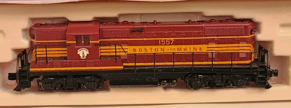 Atlas N Scale GP-7 Diesel Boston & Maine #1557 - Image 2 of 4