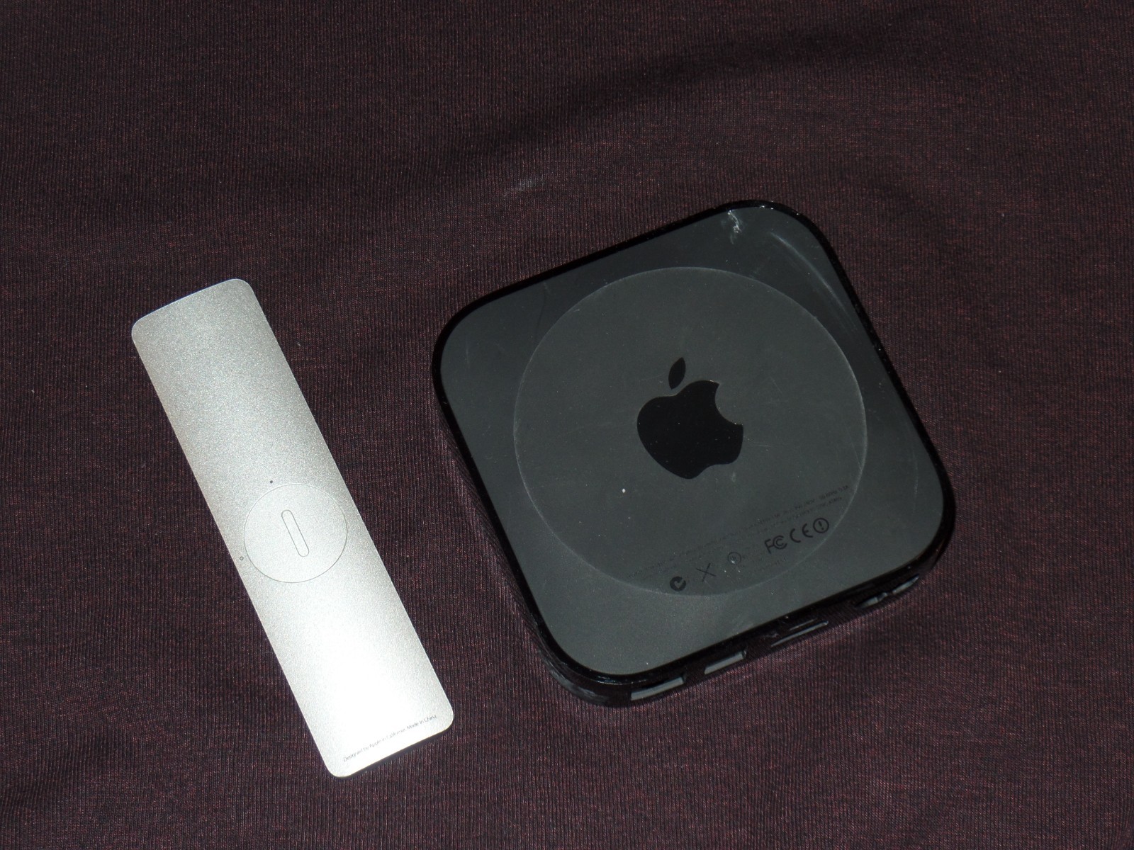 Apple TV 3rd Generation Digital HD 8 GB Streaming Device A1469 w/ BOX + Remote!