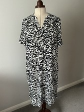 Marks & Spencer Ladies Animal Print Relaxed Fit shift dress Size 14 Long NWT