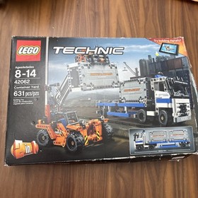 LEGO TECHNIC: Container Yard (42062)