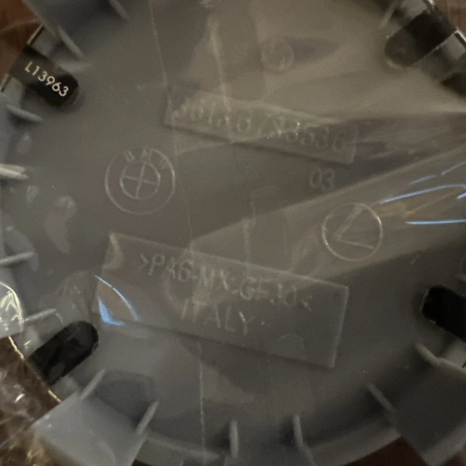 BMW Center Caps 68MM (SET OF 3) BMW Black/White/Silver 3613 6783536 New ITALY — 第 2/4 张图片