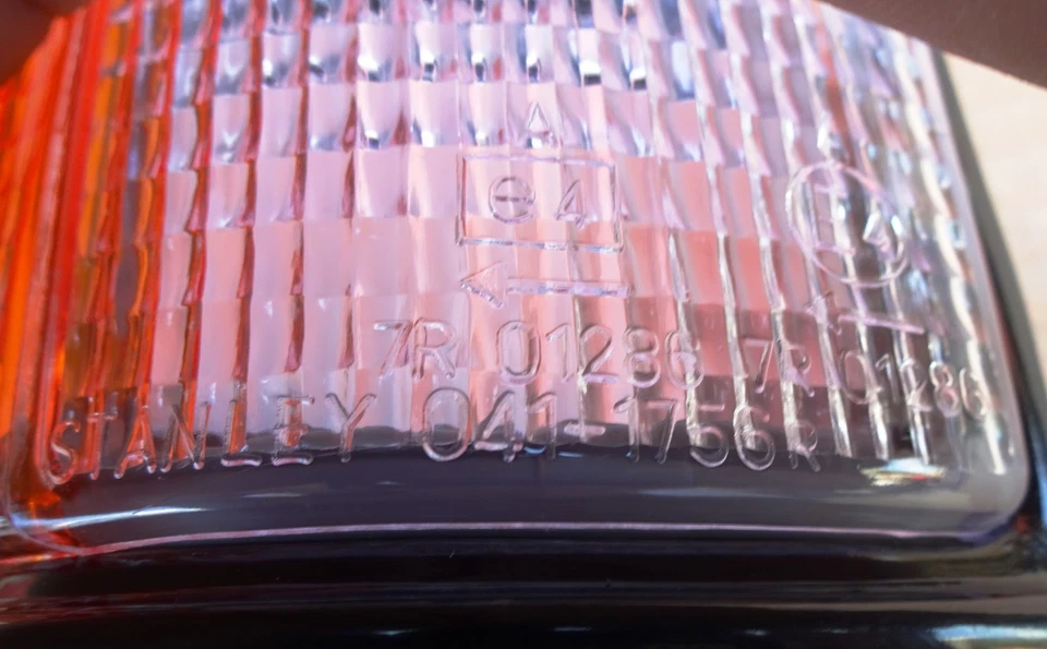 MITSUBISHI L200 PICKUP UTE 2WD 4WD MODEL 1993 1996 FRONT CORNER LIGHTS PAIR L R - Image 2 of 4