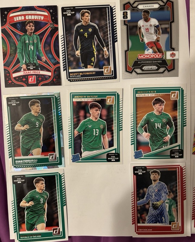 sports trading cards soccer lot 26 Cards ( Korea, Senegal, Poland, Etc)