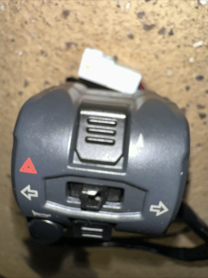 Interruptor izquierdo OEM (multiinterruptor) para Ducati Hypermotard 939/2017. Foto 3 de 4