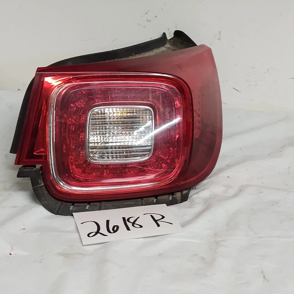 Lanterna traseira de LED lateral direita do passageiro Chevy Malibu LTZ RH 2013-2015 fabricante de equipamento original 23294317 - Imagem 4 de 4