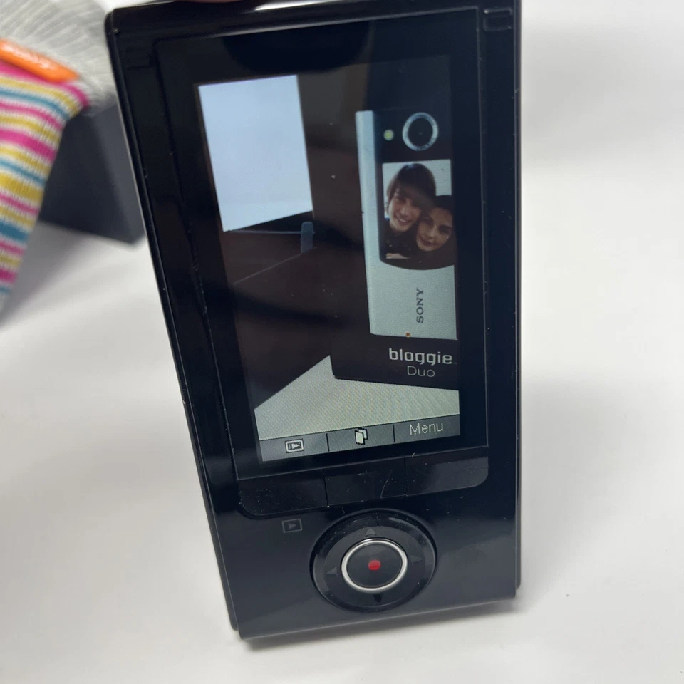 Sony Bloggie Duo 5.1MP HD Snap Camcorder 4GB Dual Screen MHS-FS2 Violet W/ Box - Image 3 of 4