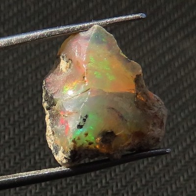 Äthiopischer Opal Roh Äthiopien Roh, Farbspiel Roh 8,65 Ct 13x15x12 mm