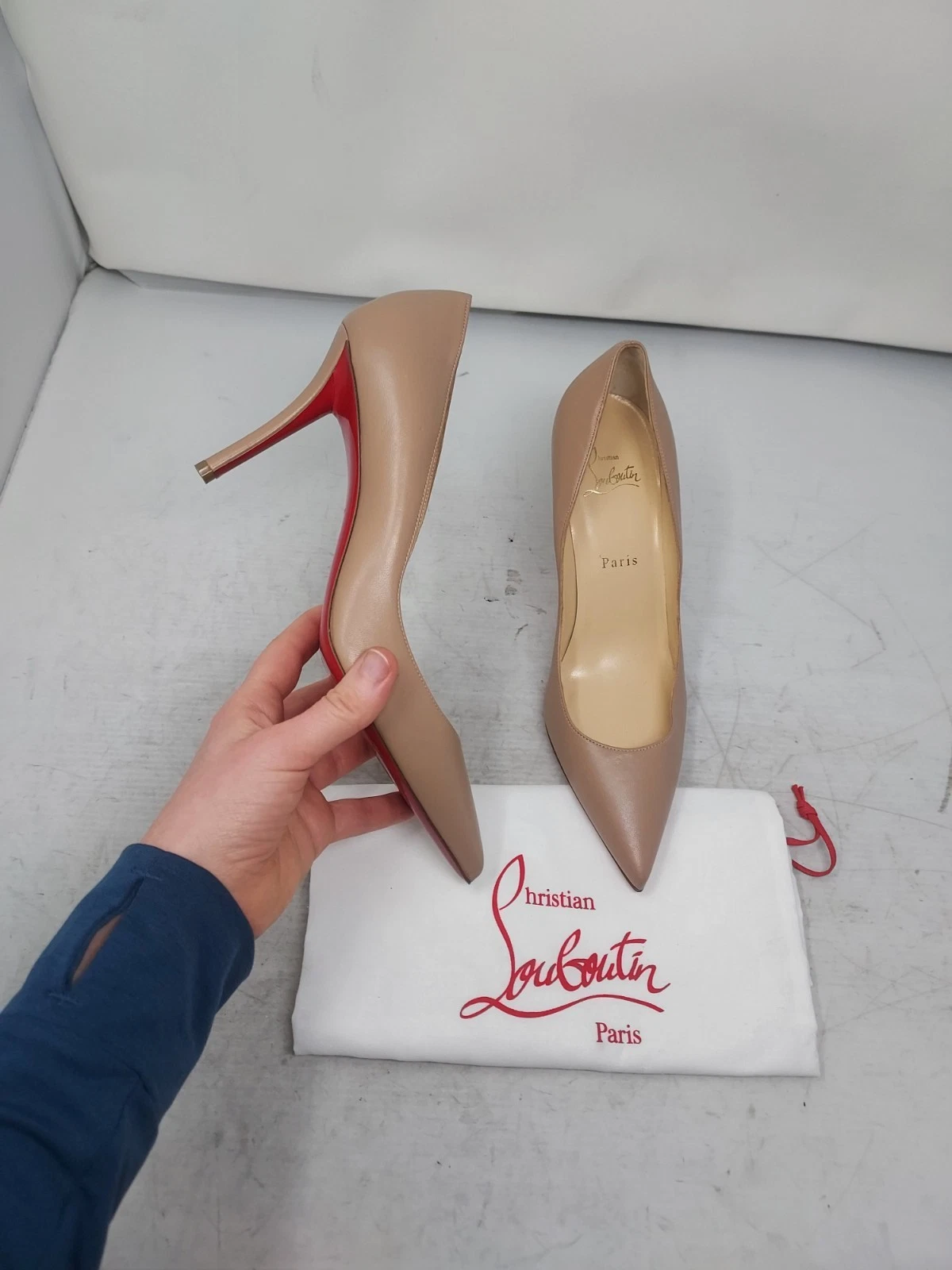Christian Louboutin — Christian Louboutin EU 38.5 US 8.5 Womens NEW Apostrophy Nude Leather Pumps