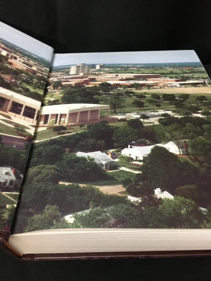 TEXAS A&M UNIVERSITY DIRECTORY OF FORMER STUDENTS 1876-1988 HARDCOVER - Image 4 of 4