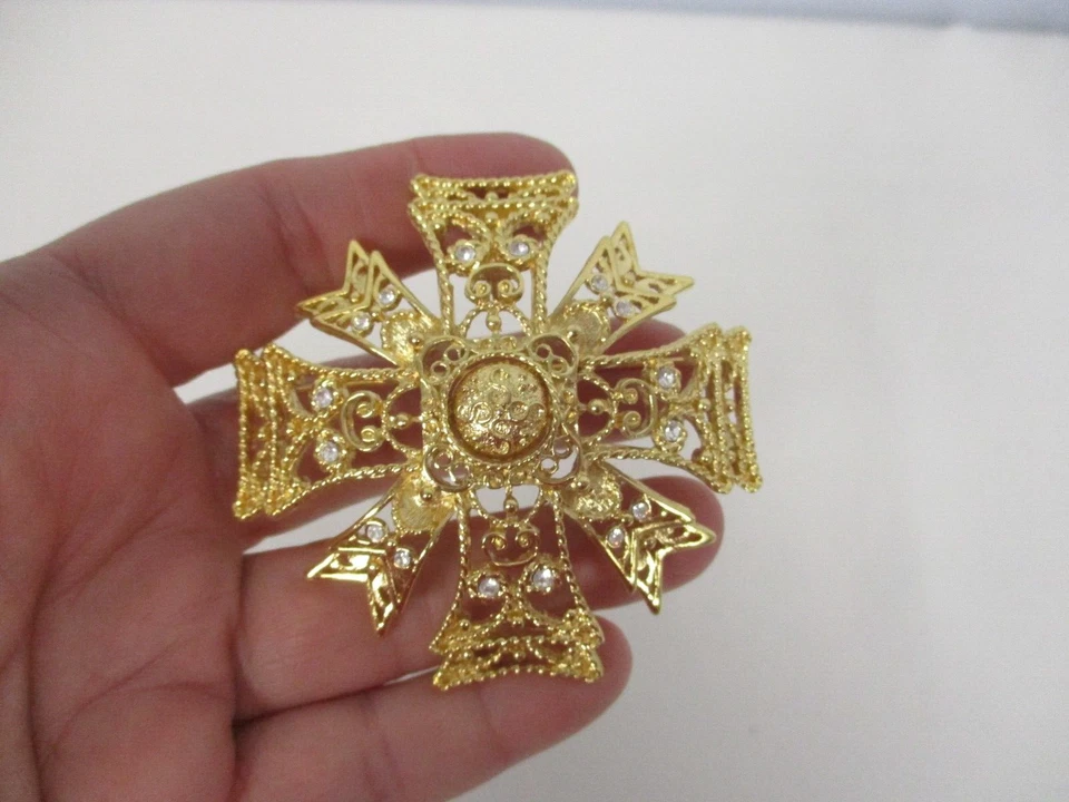 FIRMADO BROCHE COLGANTE CRUZ MALTESA TONO DORADO KENNETH JAY LANE con CENTRO GIRATORIO Foto 3 de 4