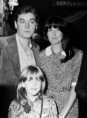 Welsh actor Hywel Bennett ex wife Cathy McGowan their daughter Emm- Old Photo