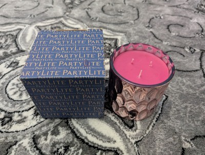 PartyLite 3 Docht Kerze Raspberry Macaroon. Neu unbenutzt im Karton