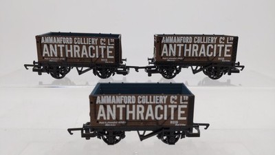 Hornby R6088 OO Scale Ammanford Colliery 8-plank Wagon 3-Car Set #15/16/18 EX