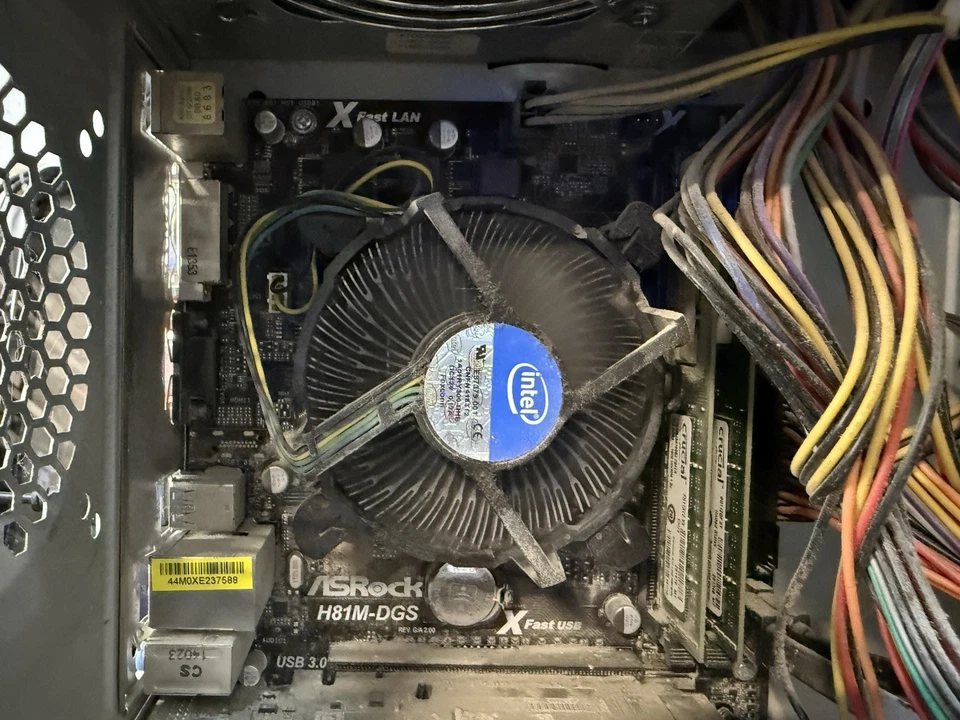 SCHEDA MADRE PC ASROCK H81M-HDS, XFAST + RAM 4 GB + CPU PENTIUM G3220 3.0 GHZ - Immagine 3 di 3