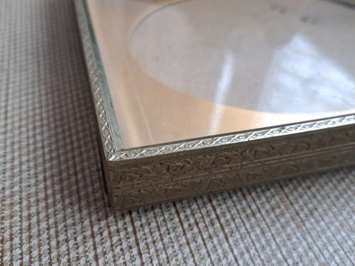 Vintage Metal Gold Tone Photo Frame with Oval mount - Picture 3 of 6
