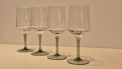 Schönes Set aus vier Vintage Kristallgläsern mit geräuchertem Stiel x 4 - ORREFORS? H: 14,5 cm