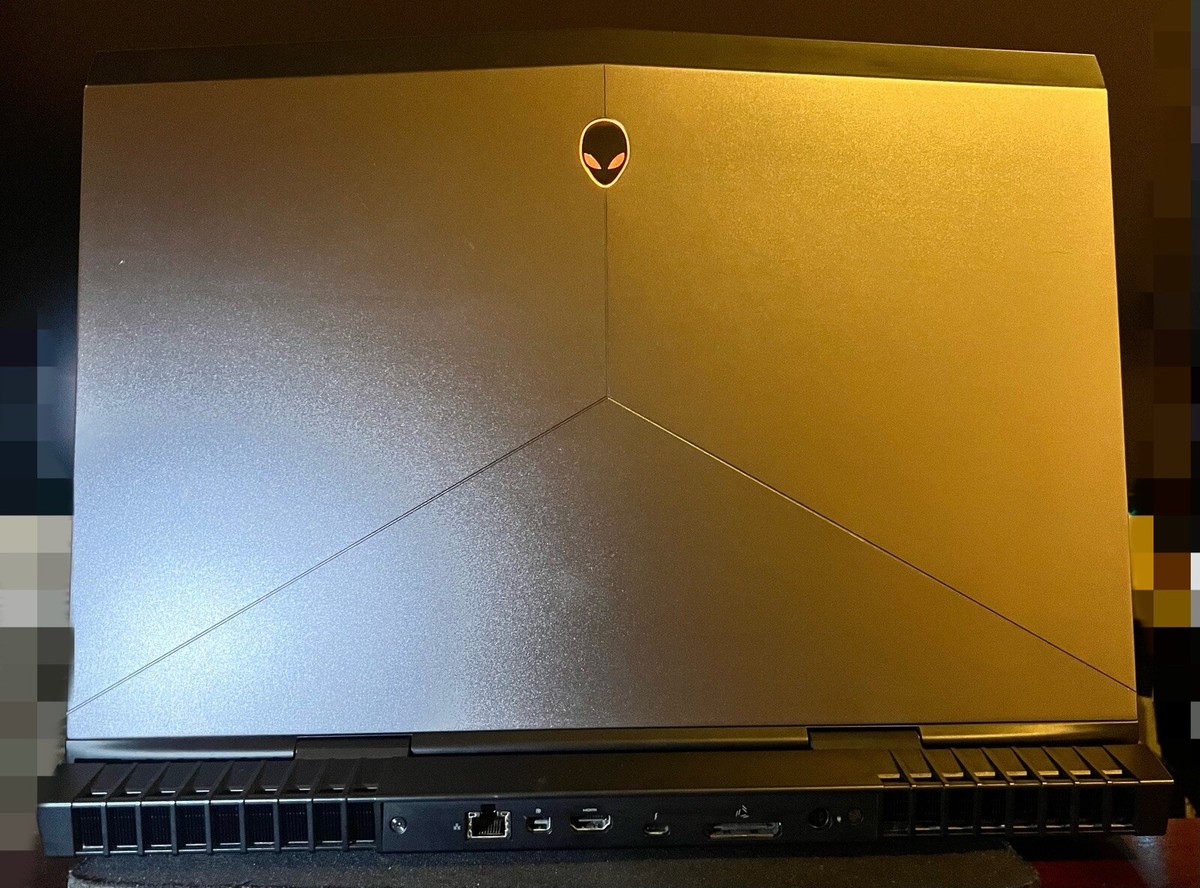 Alienware 17R4. i7-7700 @ 2.80GHz GTX1070 8GB. 128SSD+1TB HD