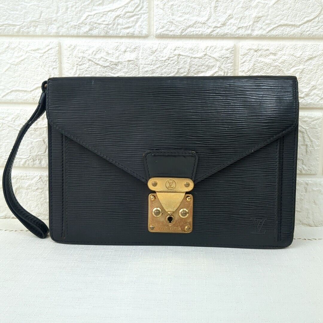 Louis Vuitton Epi Serie Dragonne Clutch Bag M52612 Black No Louis Vuitton Epi Serie Dragonne Clutch Bag M52612 Black No