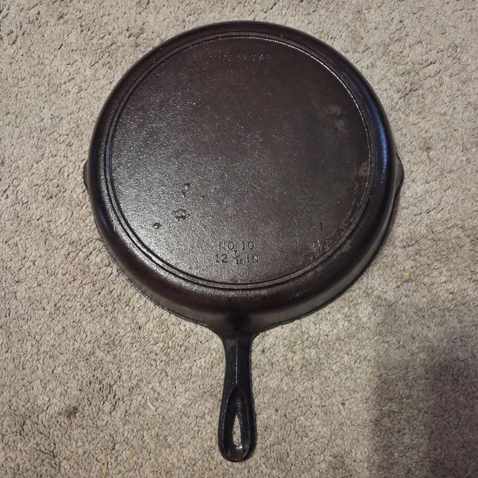 Birmingham Stove & Range (BSR) New Century No. 10 Cast Iron Skillet Sits Flat