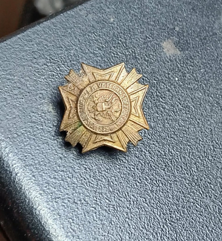  WW2 Era US Veterans of Foreign Wars VFW Member Lapel Pin Screw Type
