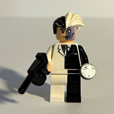 LEGO Batman video game Two-Face READ DESCRIPTION