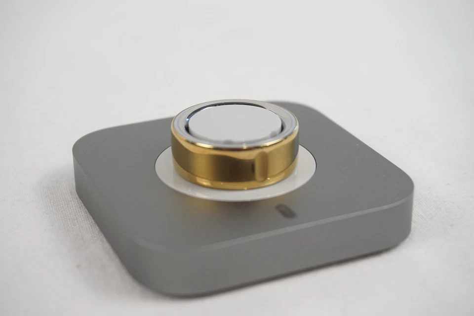 Oura Ring 4 Smart Ring Activity Tracker in Gold - Size 6 - (JZ90-54216-06) - Image 2 of 4