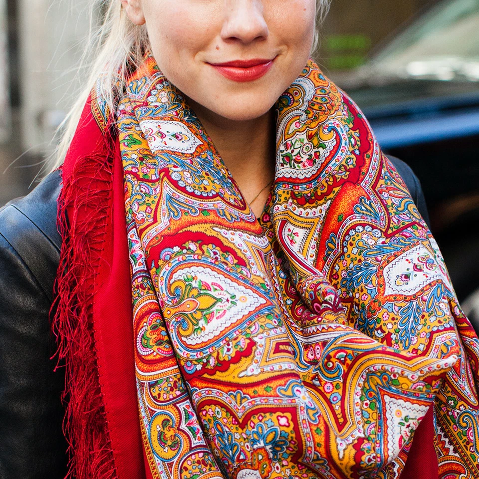 Red Wool RUSSIAN PAVLOVO POSAD SHAWL, Spanish Floral Pattern 710-5, Platok - Image 2 of 4