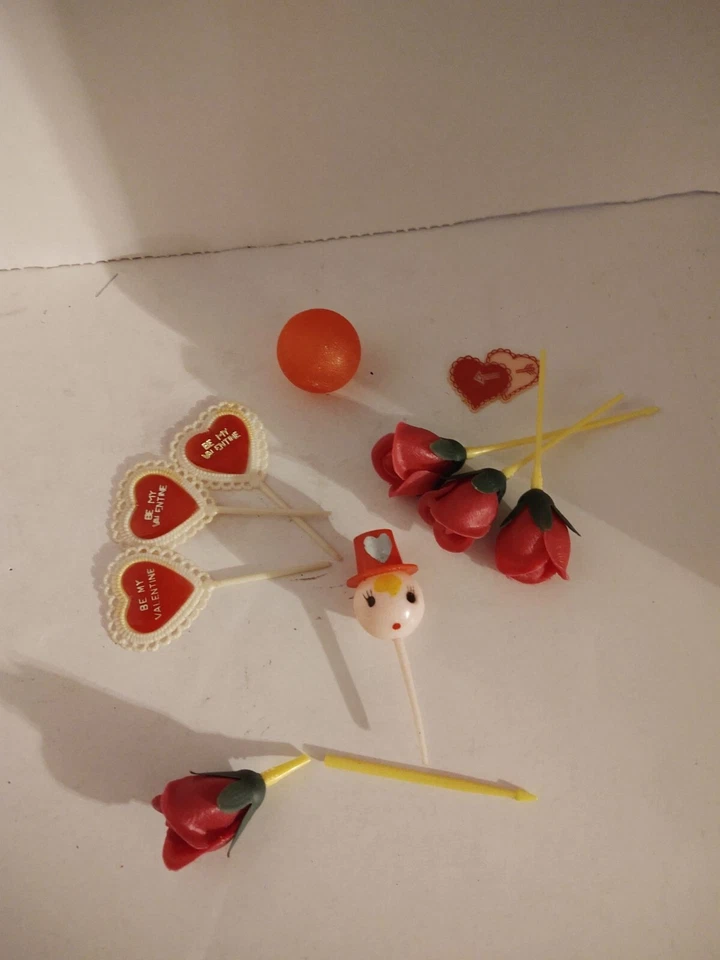 Lote mixto de selecciones de cupcakes de plástico vintage de San Valentín Foto 2 de 2