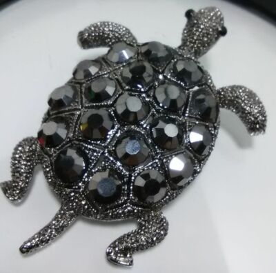 Betsey Johnson Black Metal Smoke Crystal Turtle Pendant 935498 Box 78 Bag E