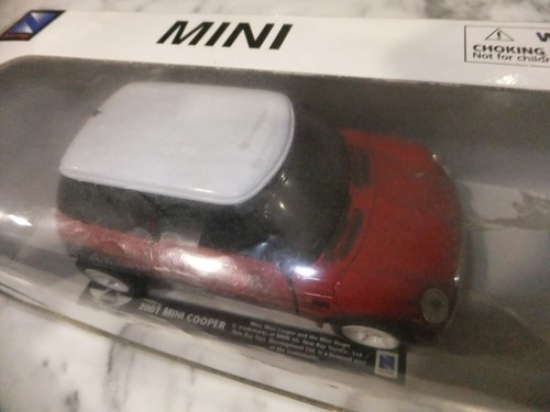 New Ray 2001 Mini Cooper 1:32 scale model NR533 - Picture 6 of 8