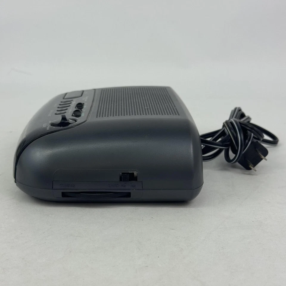 Panasonic Model RC-5099 AM-FM Alarm Clock Radio - Image 3 of 4