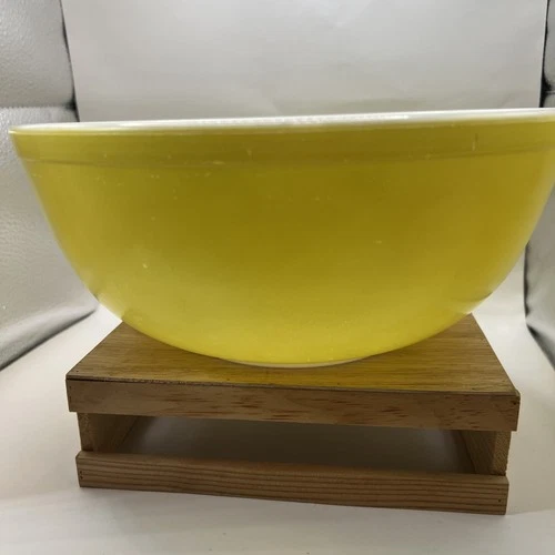 Vintage 1950’s PYREX “Primary Yellow” #404 4 Qt Nesting Mixing Bowl.  Nice
