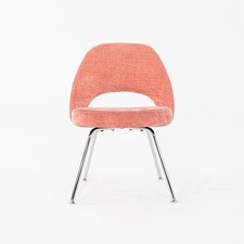 Silla auxiliar de comedor ejecutiva Eero Saarinen Knoll 2022 tapizada en tela rosa