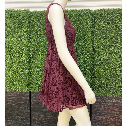 Free People Size 2 Burgundy Metallic Velvet Burnout Babydoll Mini Dress - Picture 8 of 9