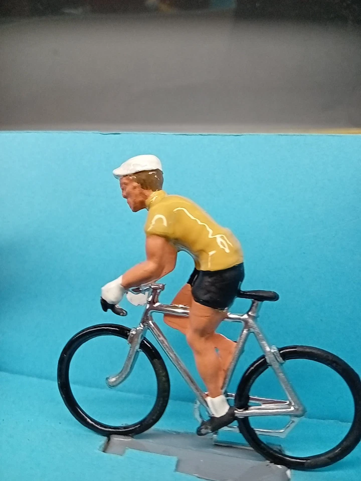 CORGI TOYS ... "  TOUR DE FRANCE " , GIFT SET 13, Car , cameraman and cyclist - Image 2 of 4