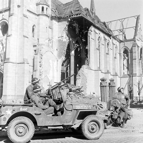 WW2 WWII Photo World War Two / US Army Military Police in  Germany 1945  US 177