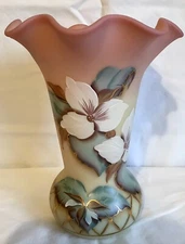 Fenton Burmese Trillium vase connoisseur collection 10 family signature series