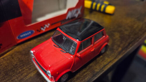 Mini Cooper 1300 Red 1:24 WELLY 22496R - Foto 4 di 5
